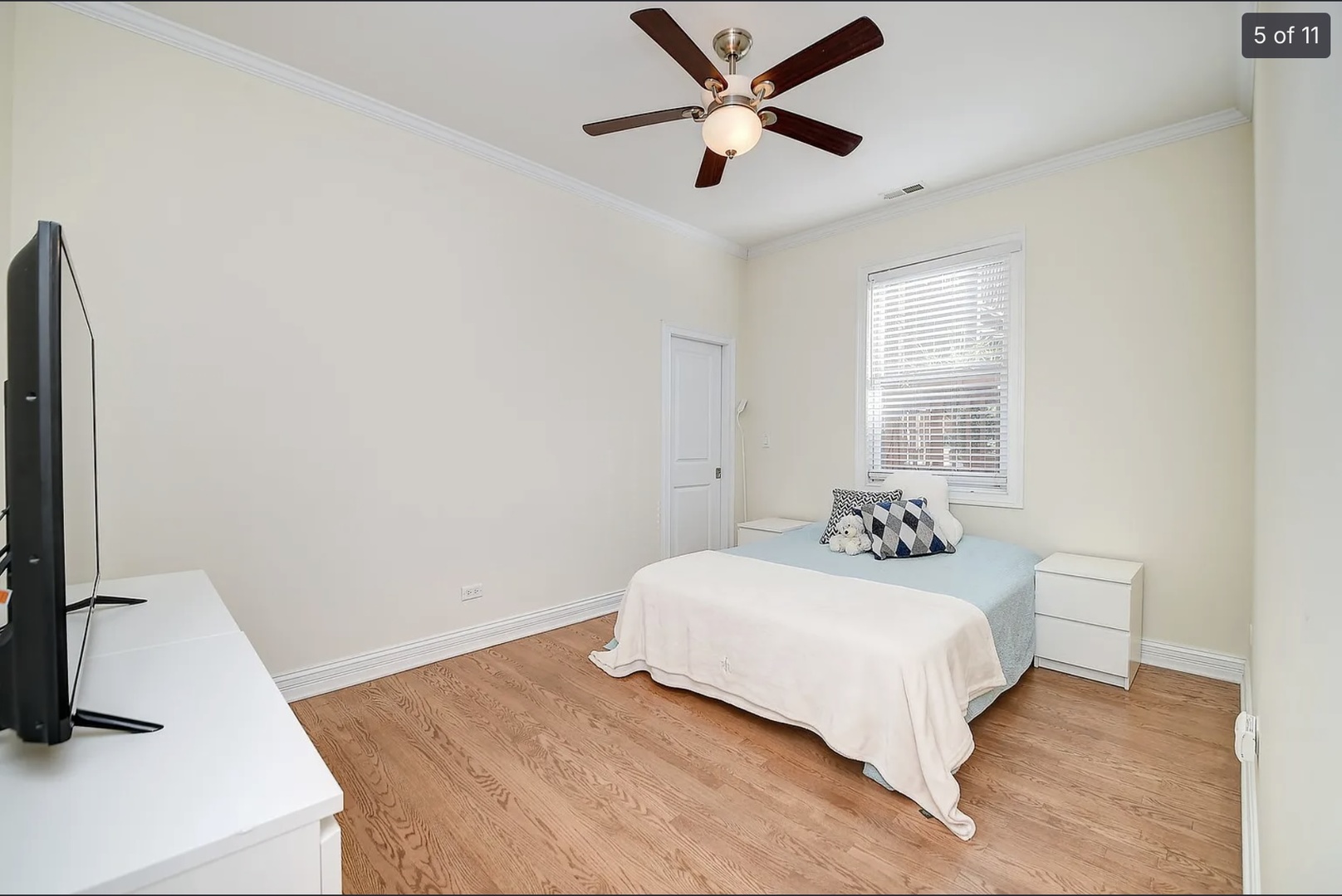 653 W Barry Avenue 1S