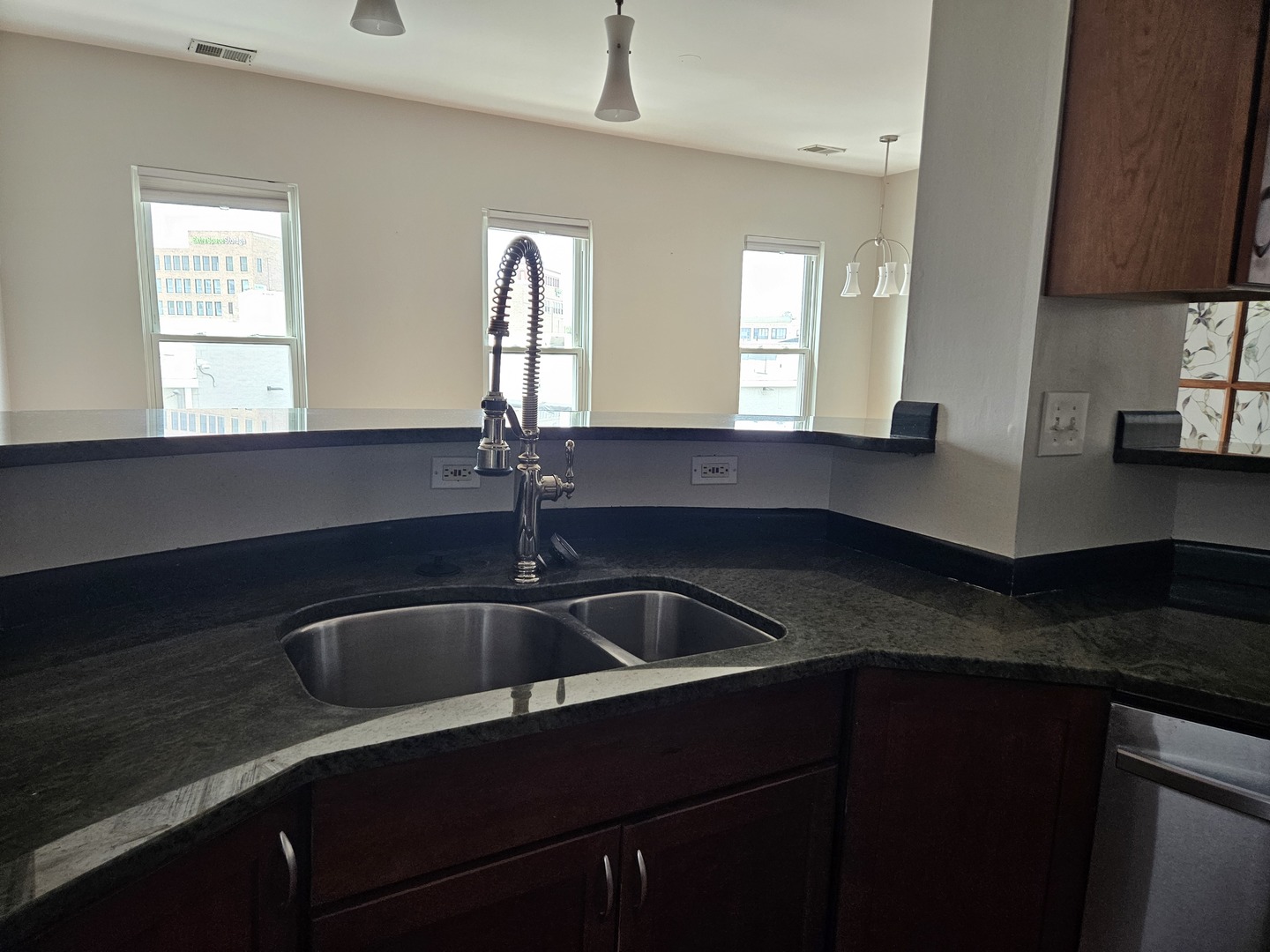 1618 W Blackhawk Street 3