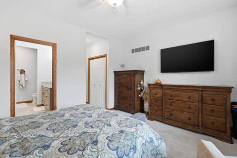 Tiny photo for 6503 Woodland Court, Davenport, IA 52807 (MLS # 12712472)