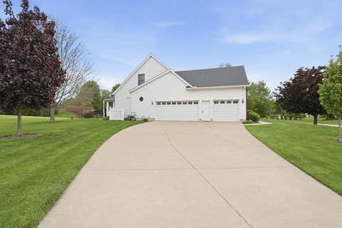 Tiny photo for 6503 Woodland Court, Davenport, IA 52807 (MLS # 12712472)