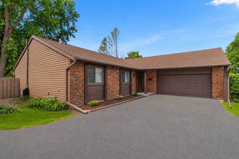 Photo of 743 Parkview Court, Roselle, IL 60172 (MLS # 12664332)