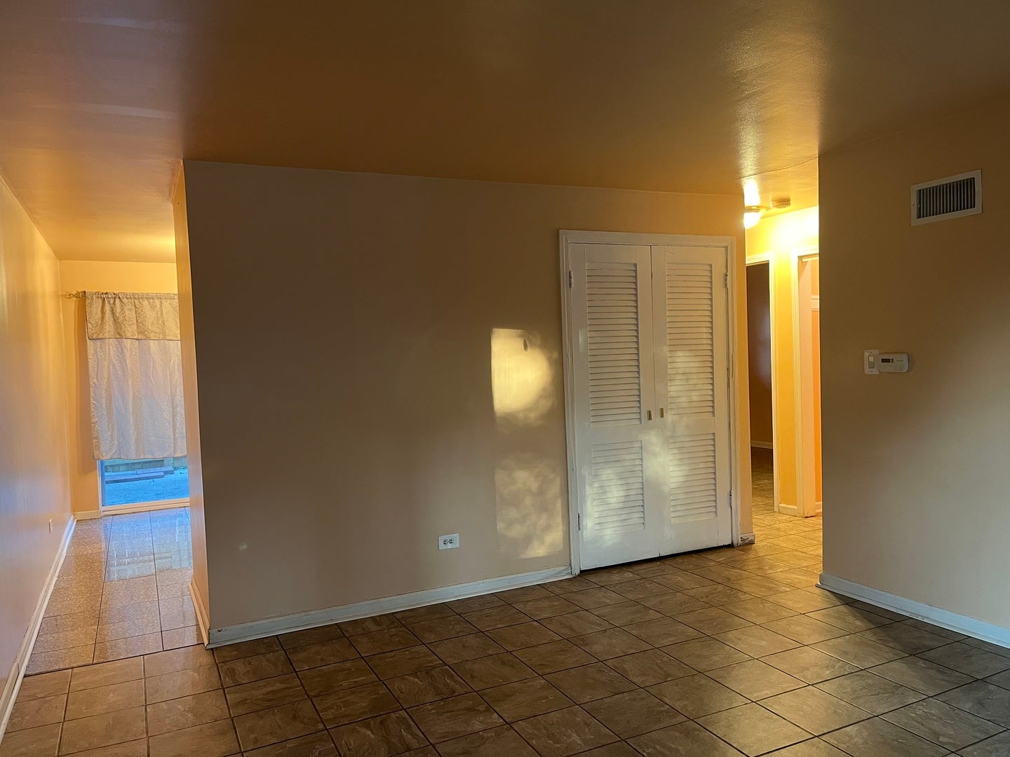 552 W Palatine Road 552