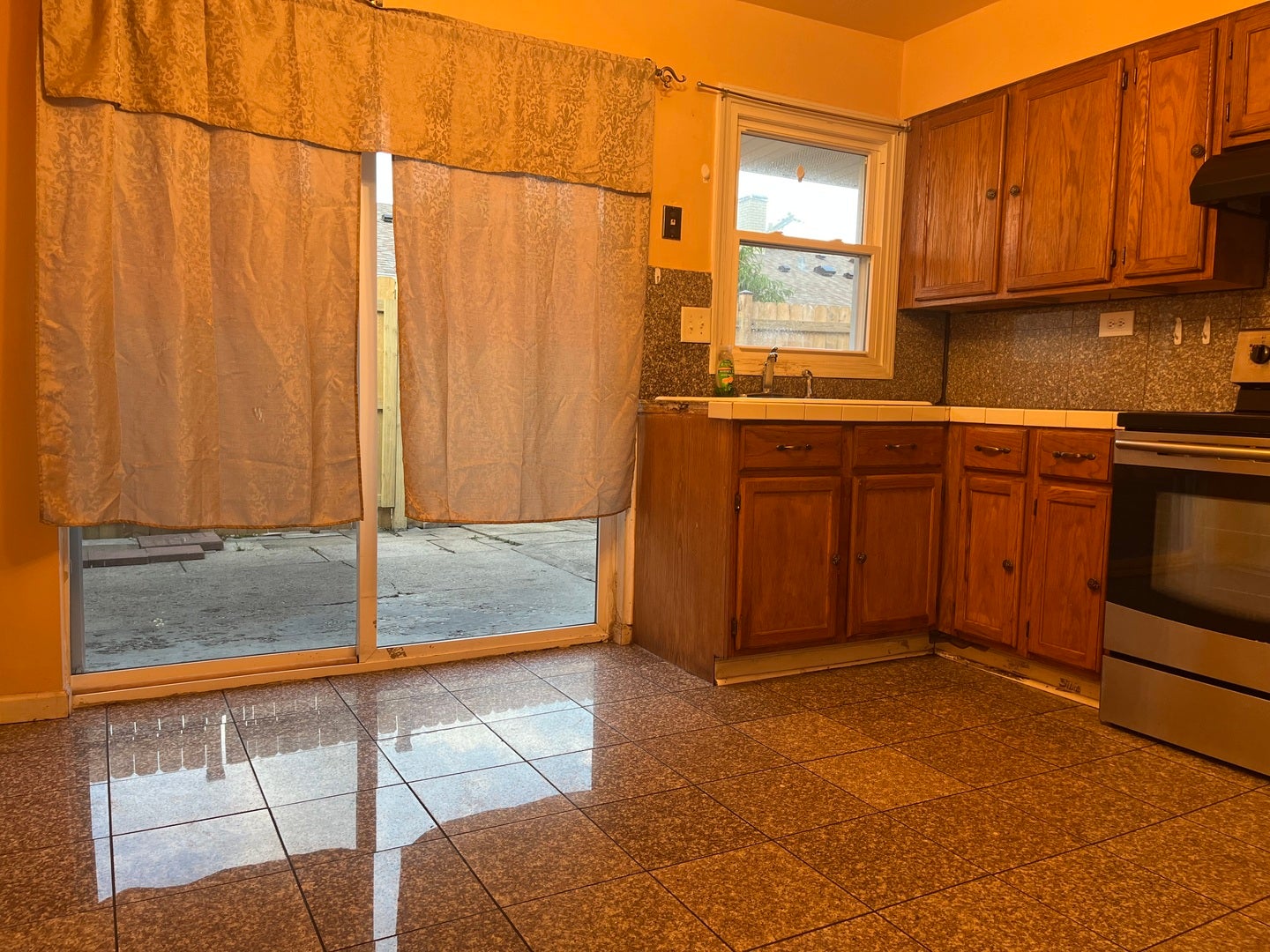 552 W Palatine Road 552
