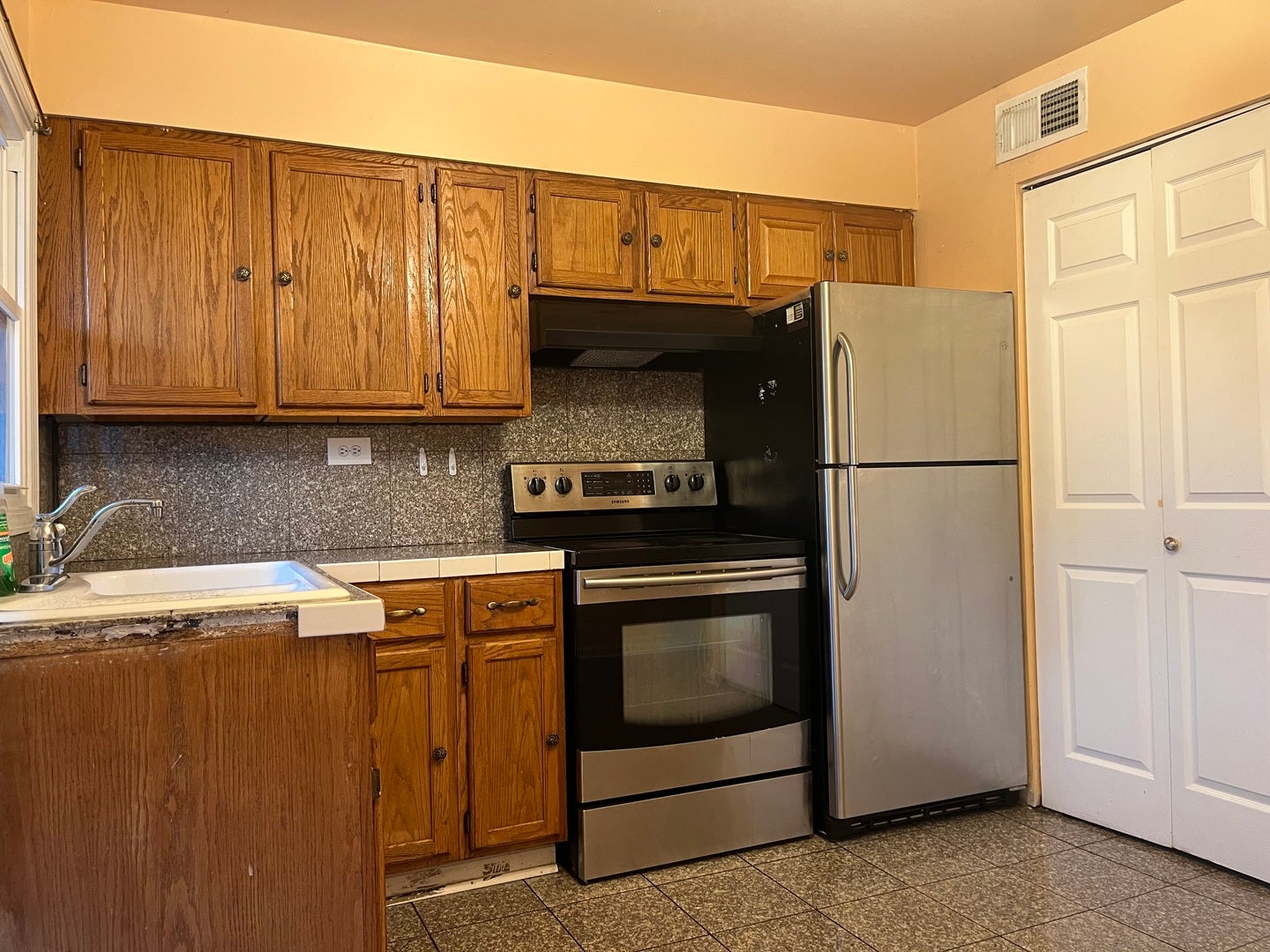 552 W Palatine Road 552