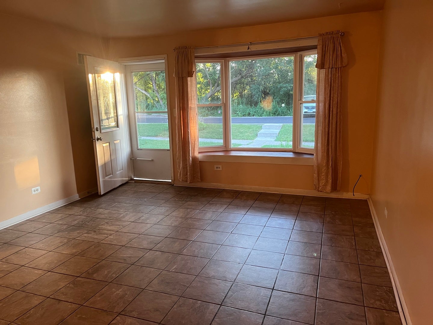 552 W Palatine Road 552
