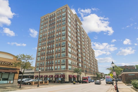 Photo of 77 S EVERGREEN Avenue #401, Arlington Heights, IL 60005 (MLS # 12732581)