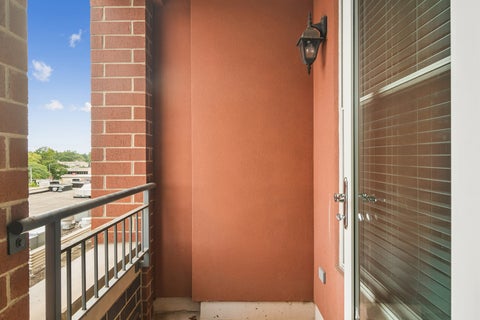 Tiny photo for 77 S EVERGREEN Avenue #401, Arlington Heights, IL 60005 (MLS # 12732581)
