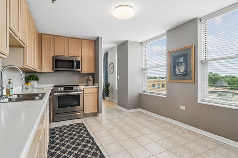 Tiny photo for 77 S EVERGREEN Avenue #401, Arlington Heights, IL 60005 (MLS # 12732581)