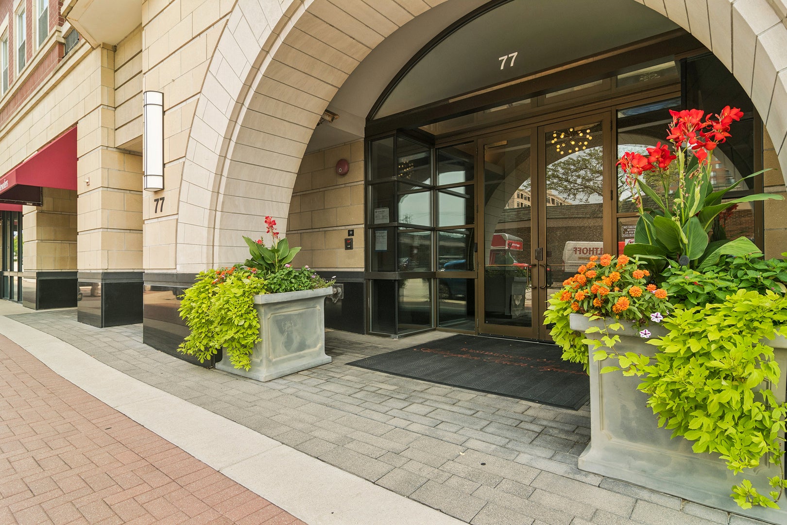 77 S EVERGREEN Avenue 401