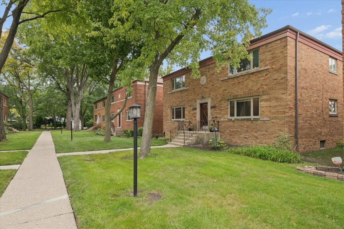 8023 Lake Street 2