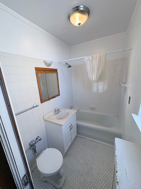 Tiny photo for 3205 Clarence Avenue #D3, Berwyn, IL 60402 (MLS # 12771586)