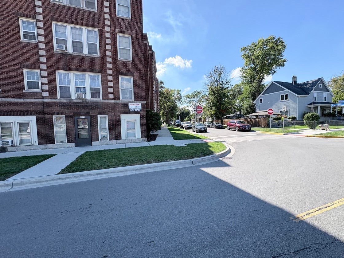 3205 Clarence Avenue D3