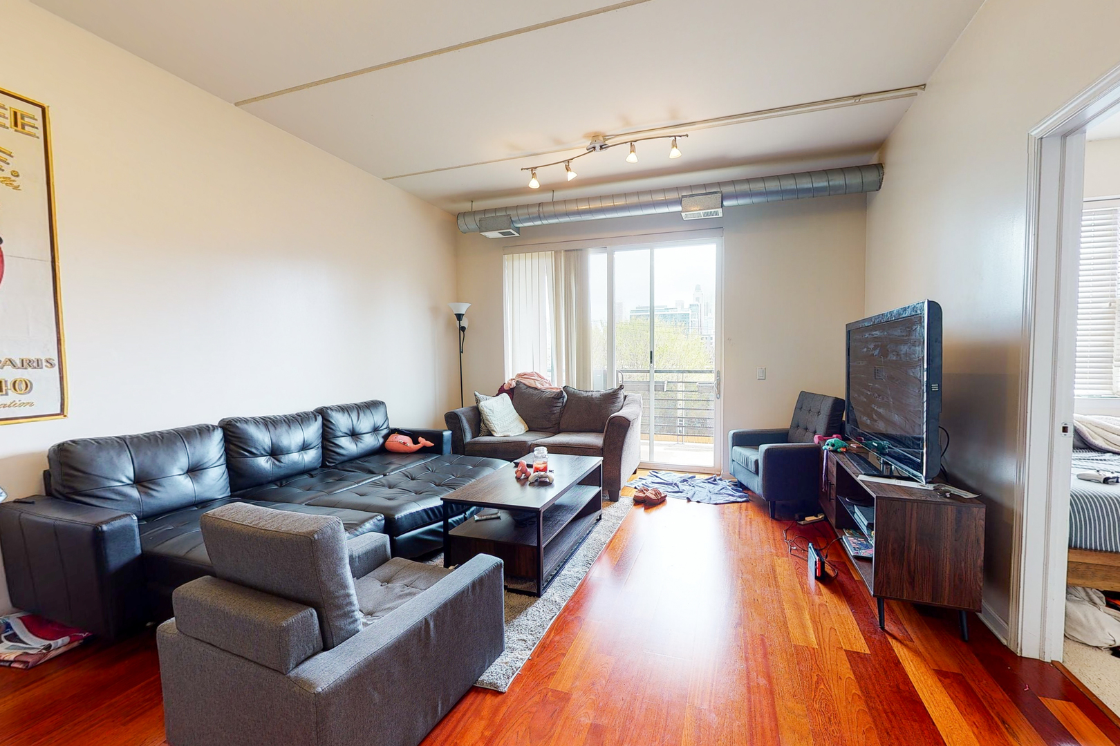 873 N LARRABEE Avenue 304