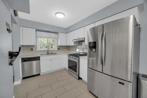 Tiny photo for 1010 Heathrow Court, Wheaton, IL 60189 (MLS # 12542945)