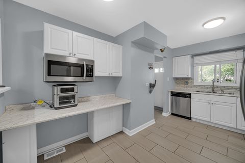 Tiny photo for 1010 Heathrow Court, Wheaton, IL 60189 (MLS # 12542945)