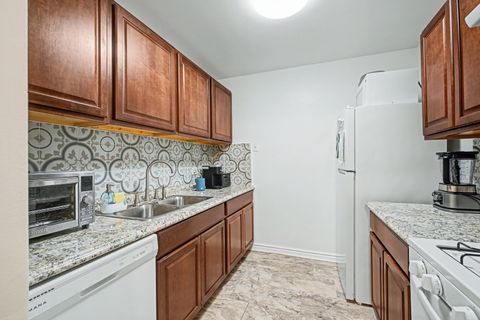 Tiny photo for 266 Shorewood Drive #2A, Glendale Heights, IL 60139 (MLS # 12591314)