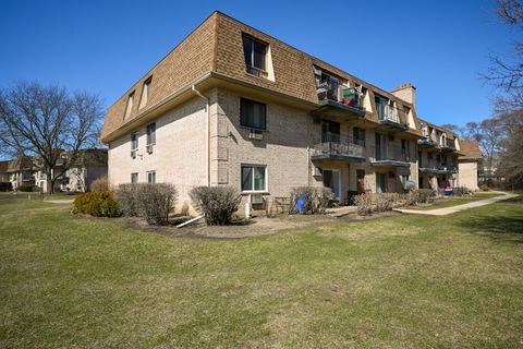 Tiny photo for 266 Shorewood Drive #2A, Glendale Heights, IL 60139 (MLS # 12591314)