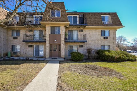 Photo of 266 Shorewood Drive #2A, Glendale Heights, IL 60139 (MLS # 12591314)