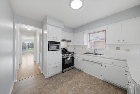 Tiny photo for 12718 S Justine Street, Calumet Park, IL 60827 (MLS # 12778051)