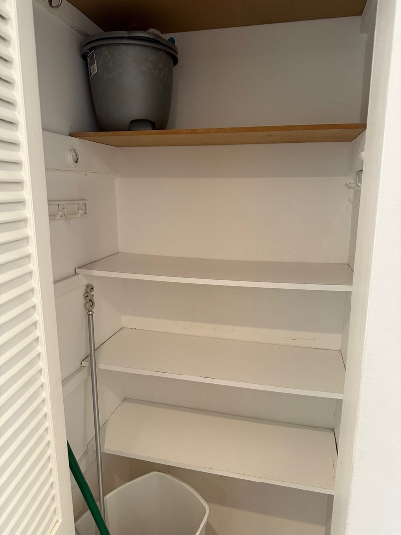 Des Plaines, Illinois 60016, United States, 1 Bedroom Bedrooms, ,1 BathroomBathrooms,Residential,Active,240382