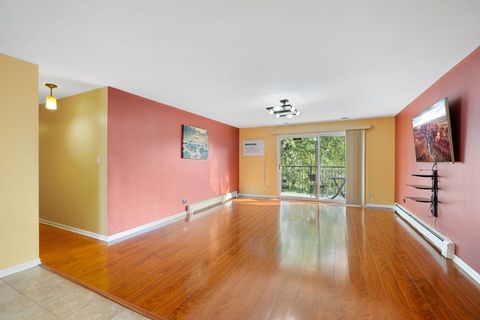 Tiny photo for 5510 Lincoln Avenue #301, Morton Grove, IL 60053 (MLS # 12493325)