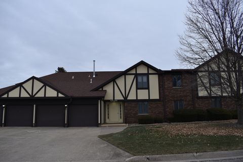 Photo of 44 Crystal Court #B-2, Pontiac, IL 61764 (MLS # 12539829)