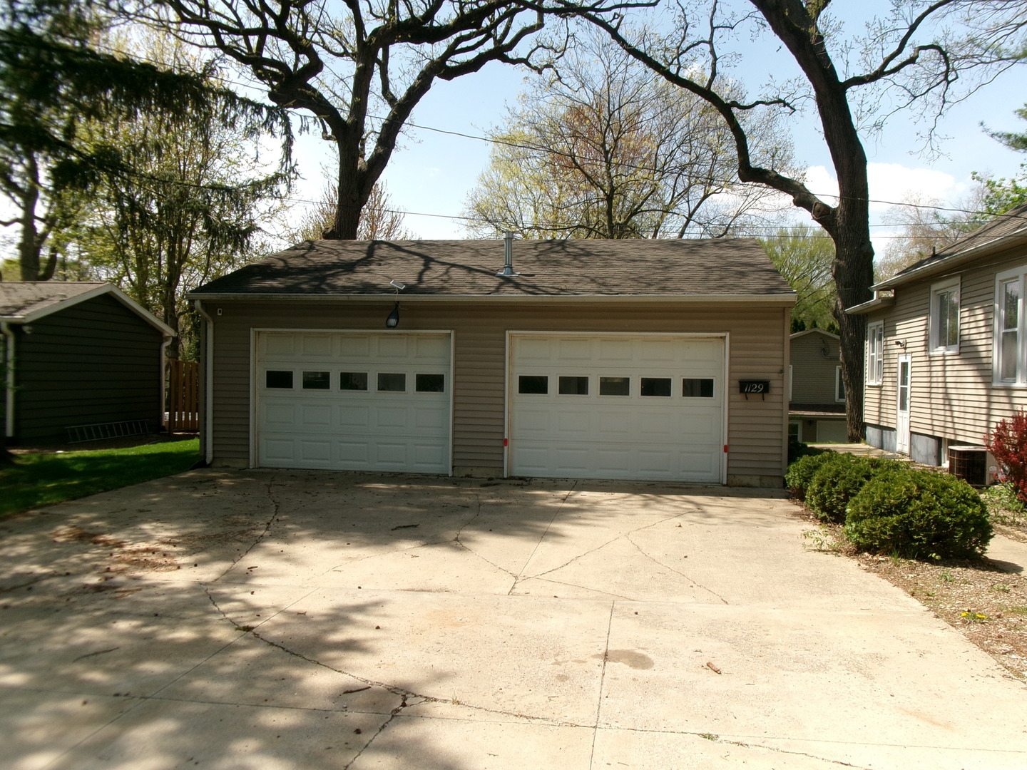 1129 Creve Coeur Street