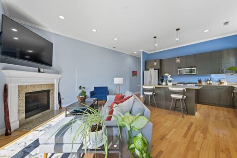 Tiny photo for 663 W Barry Avenue #4A, Chicago, IL 60657 (MLS # 12491469)
