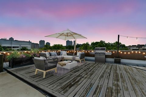 Tiny photo for 663 W Barry Avenue #4A, Chicago, IL 60657 (MLS # 12491469)