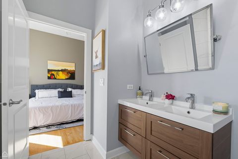 Tiny photo for 663 W Barry Avenue #4A, Chicago, IL 60657 (MLS # 12491469)