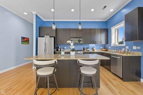 Tiny photo for 663 W Barry Avenue #4A, Chicago, IL 60657 (MLS # 12491469)