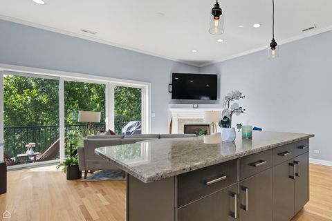 Tiny photo for 663 W Barry Avenue #4A, Chicago, IL 60657 (MLS # 12491469)