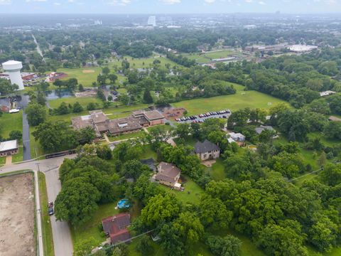 Tiny photo for 828 E 14th Street, Lombard, IL 60148 (MLS # 12689345)