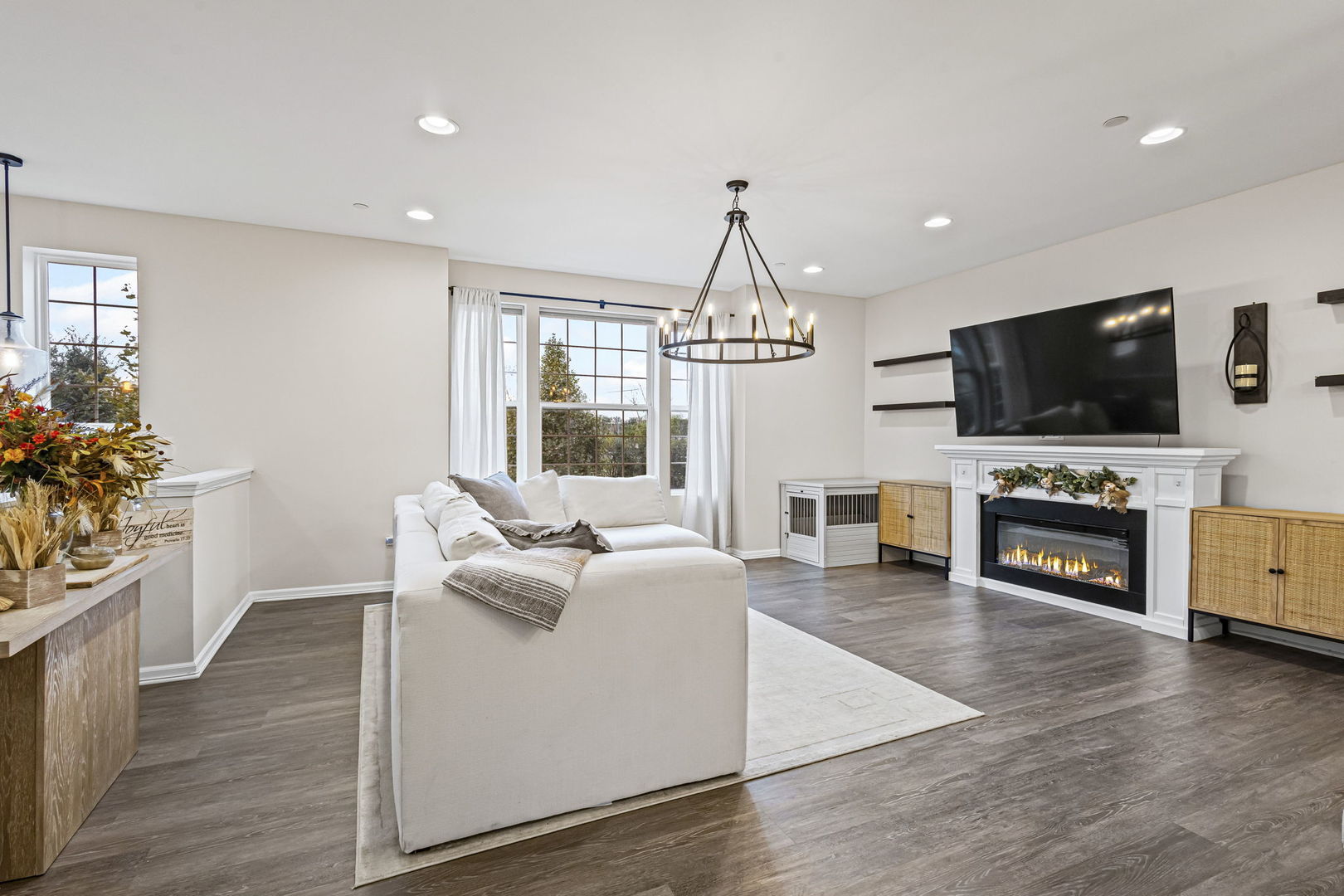 2546 Huntleigh Lane