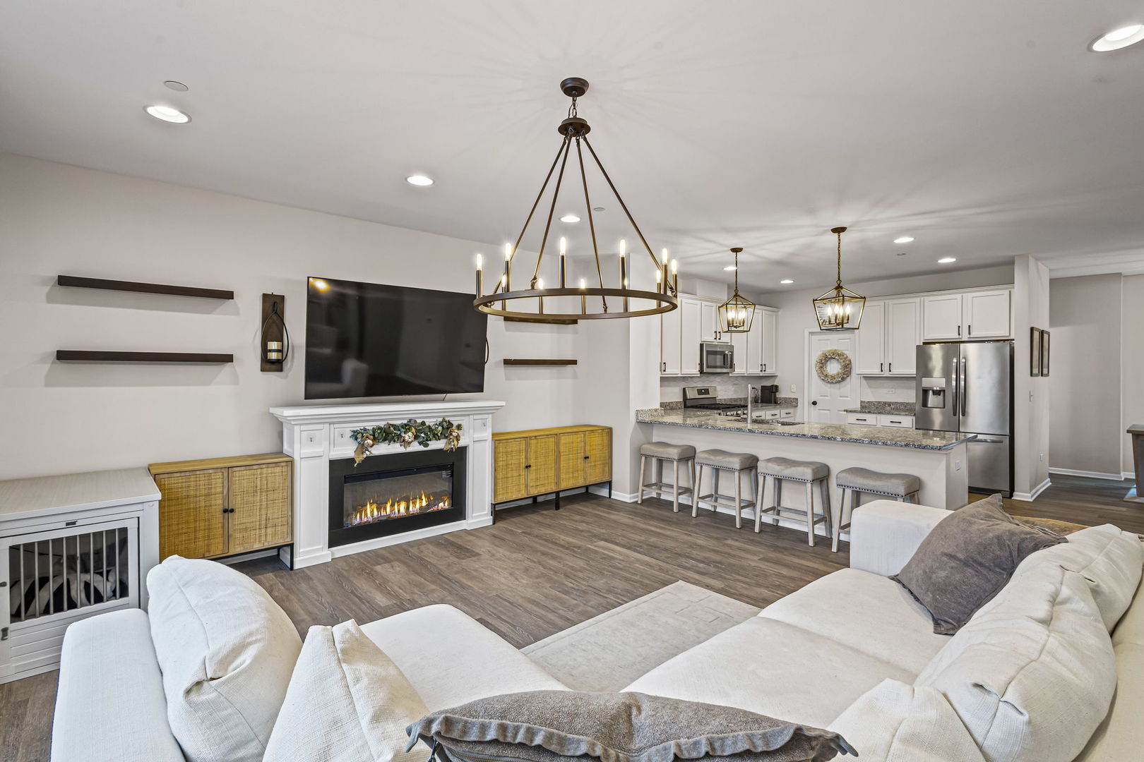 2546 Huntleigh Lane