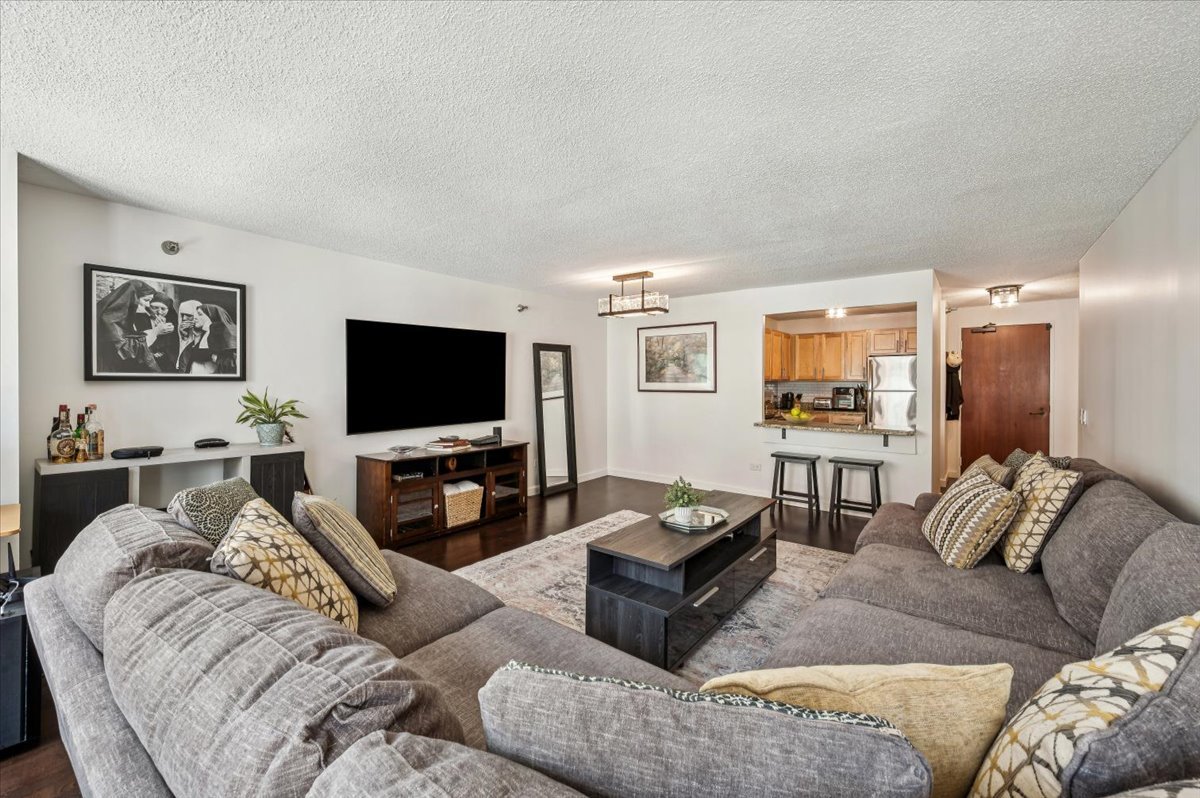 440 N McClurg Court 906