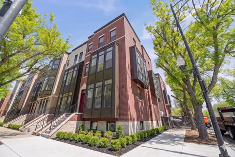 Photo of 3245 S Calumet Avenue, Chicago, IL 60616 (MLS # 12794098)