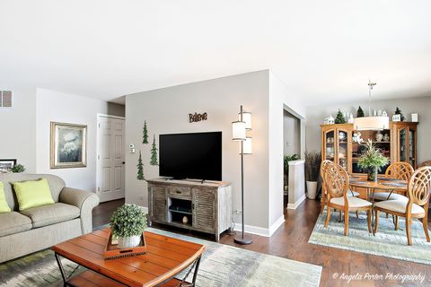 Tiny photo for 1516 CAMDEN Court #A1, Wheeling, IL 60090 (MLS # 12534205)