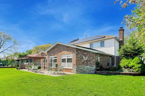 Tiny photo for 1631 E Greenwood Drive, Mount Prospect, IL 60056 (MLS # 12623529)