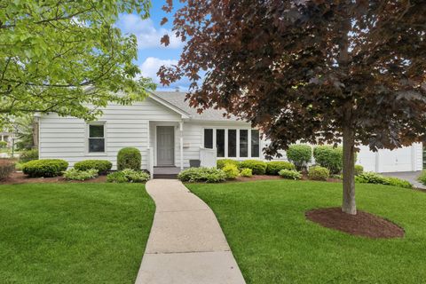 Photo of 505 Lange Court, Libertyville, IL 60048 (MLS # 12494326)