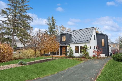 Photo of 3310 Hayes Street, Evanston, IL 60201 (MLS # 12580526)