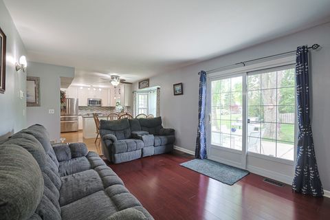 Tiny photo for 830 Hawk Lane, Carol Stream, IL 60188 (MLS # 12648381)