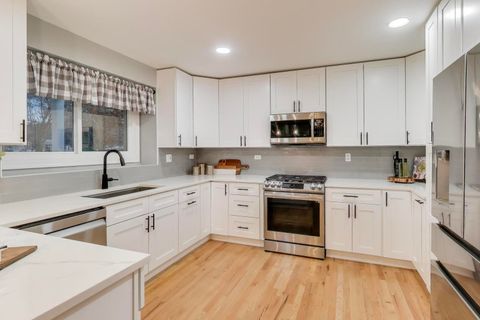 Tiny photo for 512 Blackhawk Drive, Westmont, IL 60559 (MLS # 12520563)