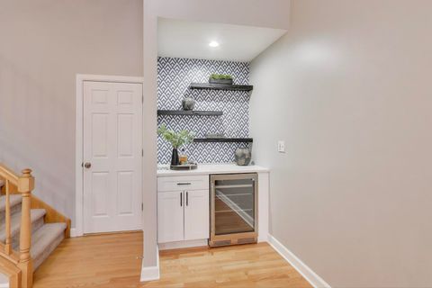 Tiny photo for 512 Blackhawk Drive, Westmont, IL 60559 (MLS # 12520563)