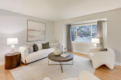 Tiny photo for 512 Blackhawk Drive, Westmont, IL 60559 (MLS # 12520563)