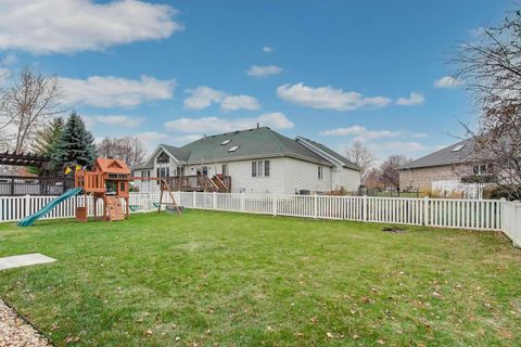 Tiny photo for 512 Blackhawk Drive, Westmont, IL 60559 (MLS # 12520563)