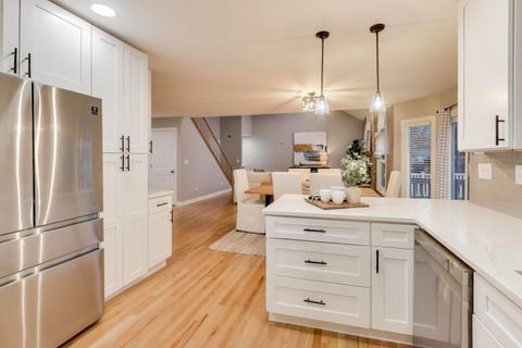 Tiny photo for 512 Blackhawk Drive, Westmont, IL 60559 (MLS # 12520563)