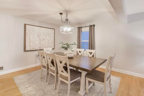 Tiny photo for 512 Blackhawk Drive, Westmont, IL 60559 (MLS # 12520563)