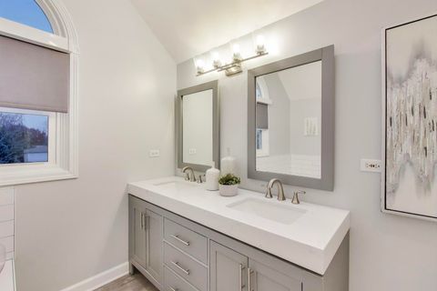 Tiny photo for 512 Blackhawk Drive, Westmont, IL 60559 (MLS # 12520563)