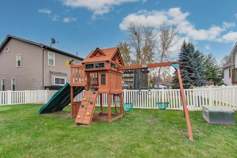 Tiny photo for 512 Blackhawk Drive, Westmont, IL 60559 (MLS # 12520563)